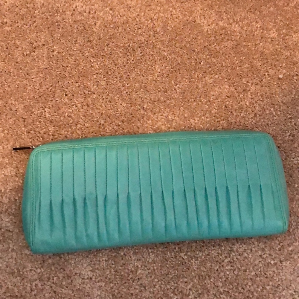 Hobo international clutch